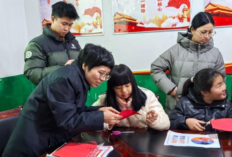 貴州盤州：當(dāng)非遺邂逅法治，新春主題黨日活動“走新”更“走心”