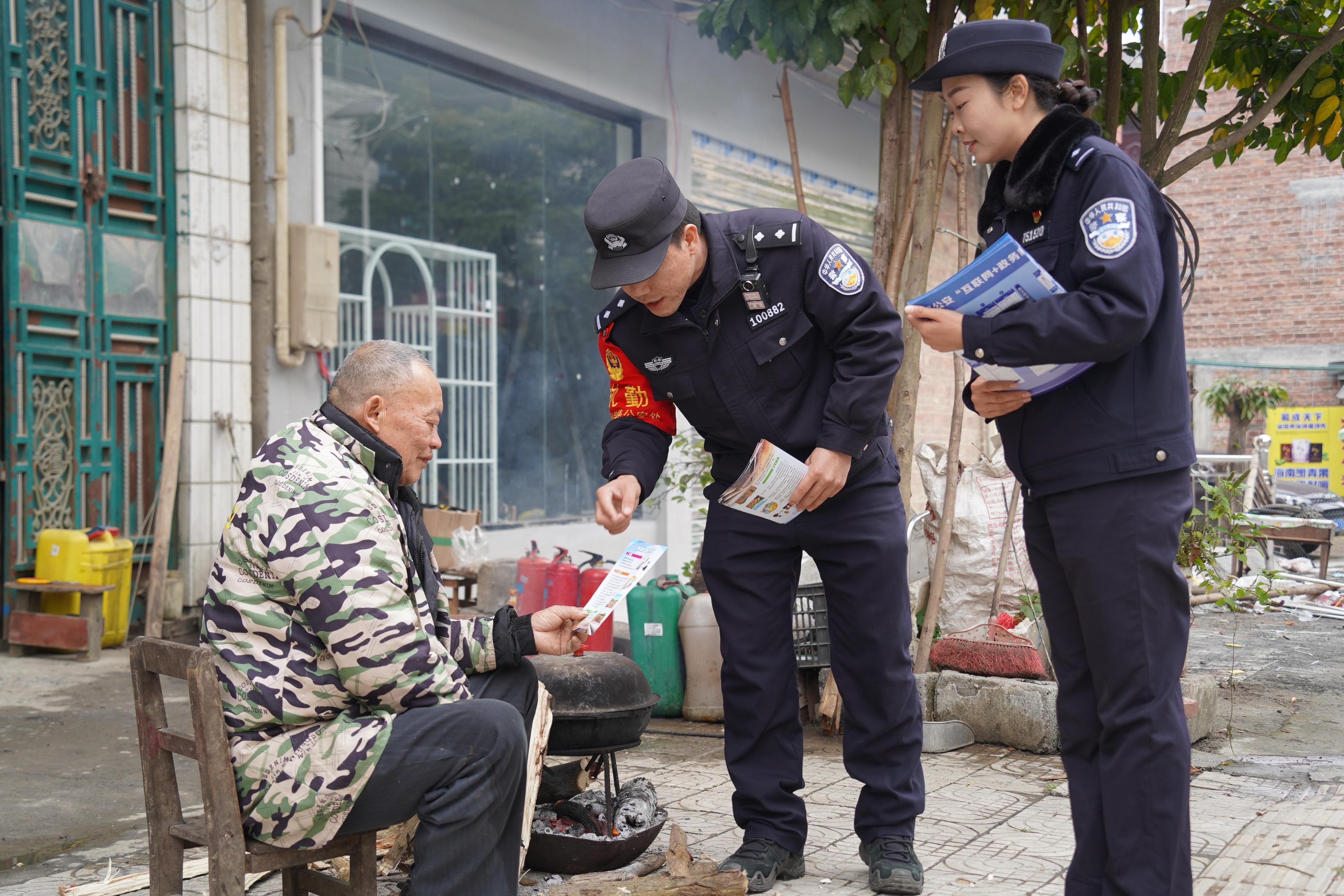 河池雙警夫妻共護黔桂春運平安線